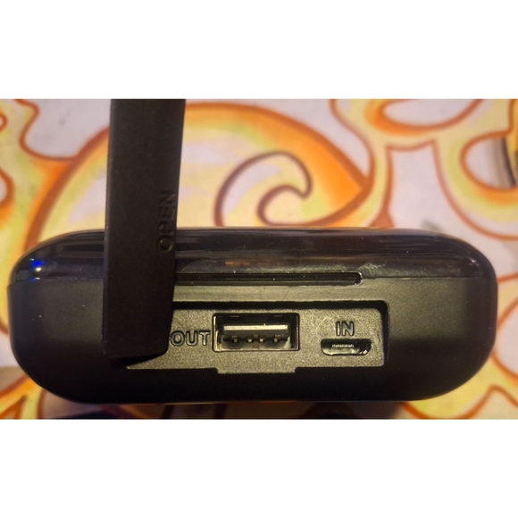 F9-5 True Wireless Eabuds with LED Battery Display - Picture 6 of 10